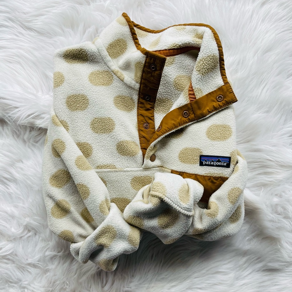 🏔️ Patagonia Synchilla, Polka Dot